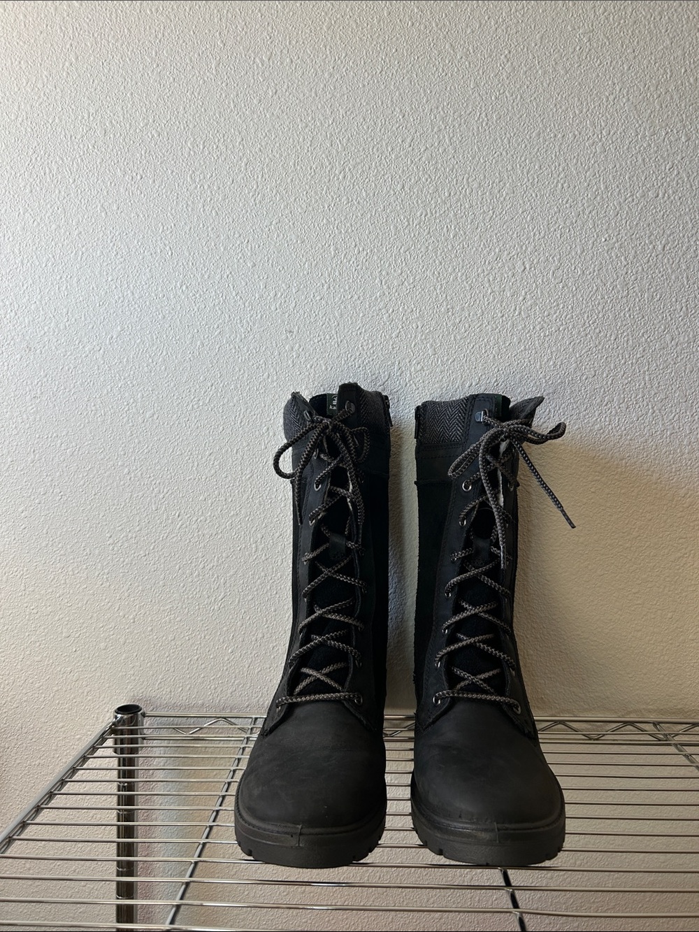 New Kamik Rogue9 Black Lace-Up Women's Waterproof Boots, Size 8 - Picture 2 of 14